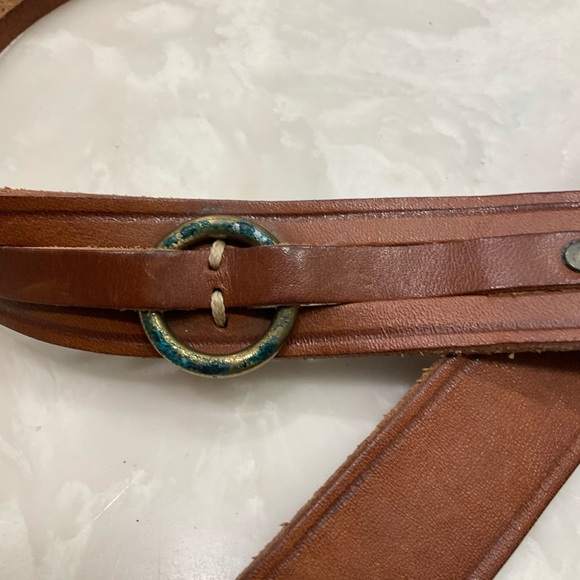 Leather belt with dark bronze buckle and circle detail, some tarnish, size small - Picture 2 of 10